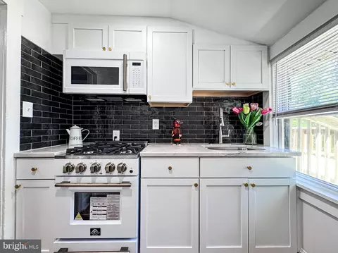 Kitchen - 101 E 35th St, Wilmington, DE 19802 photo 2 of 5