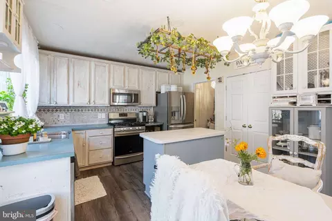 Kitchen - 20 E Minglewood Dr, Middletown, DE 19709 photo 1 of 2