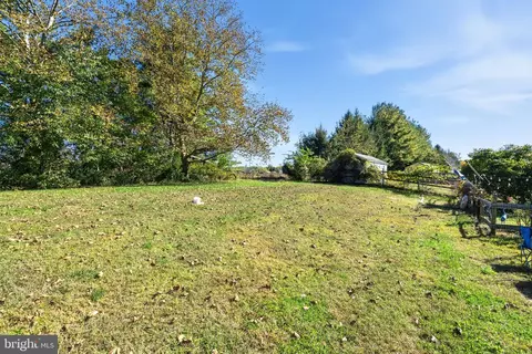 Exterior - 20 E Minglewood Dr, Middletown, DE 19709 photo 6 of 8