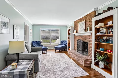 Living - 123 Michael Ln, Bear, DE 19701 photo 1 of 1