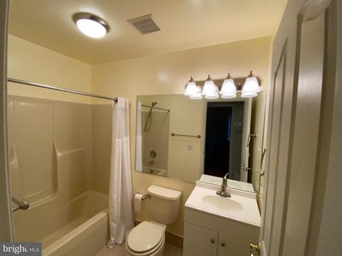 901 Waters Edge Dr, Newark, DE 19702 photo 9