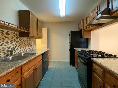 901 Waters Edge Dr, Newark, DE 19702 photo 4