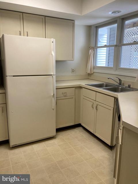 2803 Creekside Dr, Newark, DE 19711 photo 4