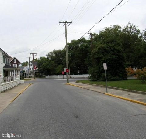 402 Pine St, Laurel, DE 19956 photo 3
