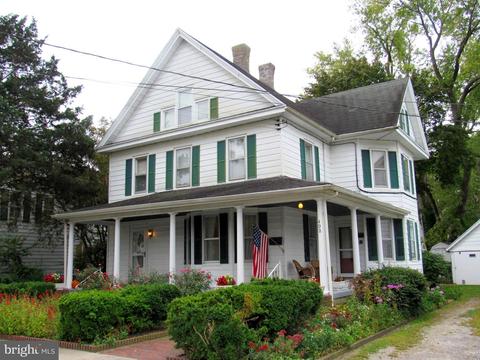402 Pine St, Laurel, DE 19956 photo 1