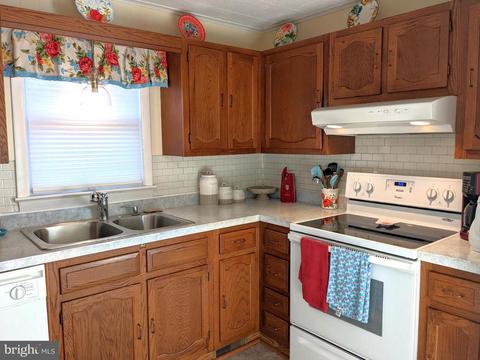 146 Delaware Ave, Laurel, DE 19956 photo 10