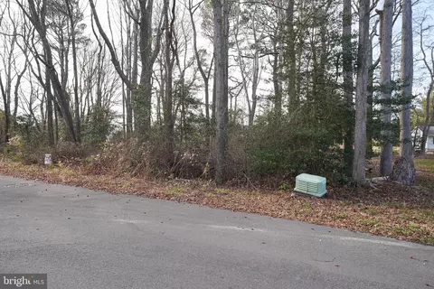 8 New Castle Ct, Ocean View, DE 19970