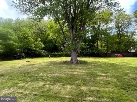 36572 Dover St, Ocean View, DE 19970