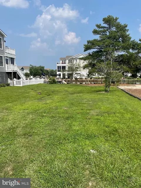 38 S Anchorage Ave, Bethany Beach, DE 19930
