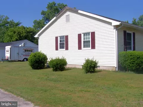 501 Center St, Laurel, DE 19956 photo 2