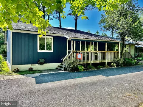 886 Garfield Pkwy #1, Bethany Beach, DE 19930