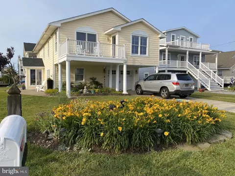 10 W Farmington St, Fenwick Island, DE 19944