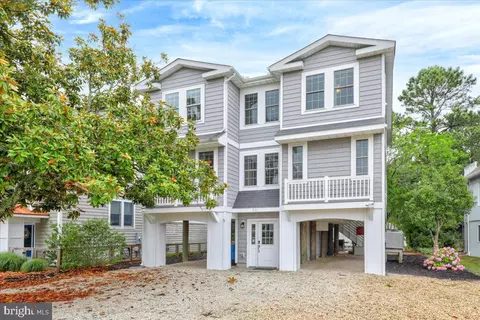 211 W 11th St, South Bethany, DE 19930