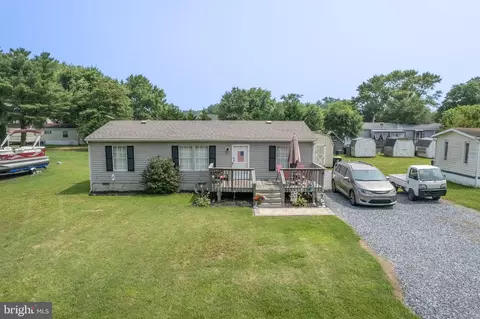 36567 Dover St, Ocean View, DE 19970