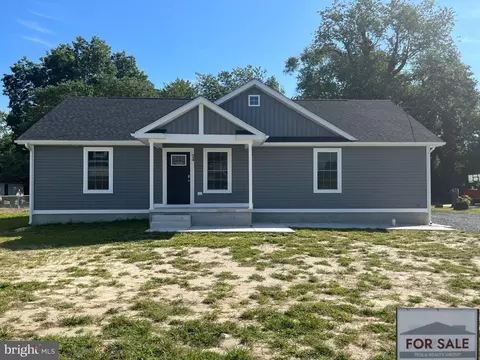 24 Church St, Bridgeville, DE 19933