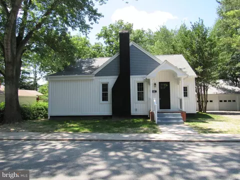 703 S Wilson St, Laurel, DE 19956 photo 2