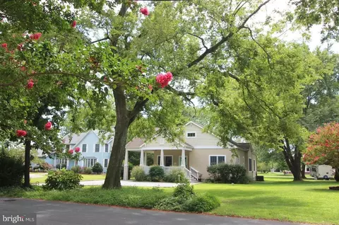 16 Oakland Ave, Ocean View, DE 19970