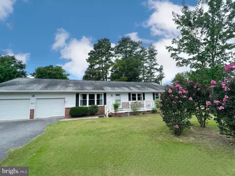9833 Walnut Dr, Seaford, DE 19973