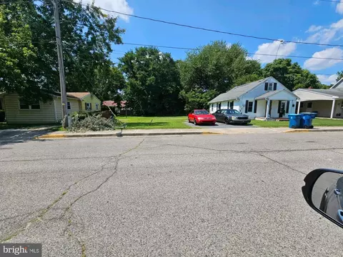 110 Crockett Ave, Laurel, DE 19956 photo 2