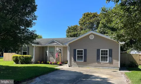 412 Yew St, Milton, DE 19968 photo 3