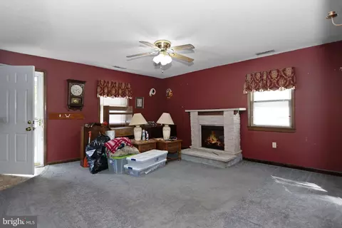 109 Washington St, Laurel, DE 19956 photo 2