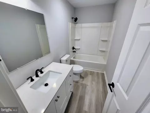 Bath - 170 Delaware Ave, Laurel, DE 19956 photo 2 of 2