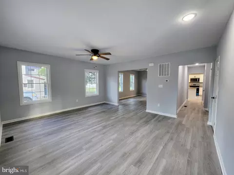 Living - 170 Delaware Ave, Laurel, DE 19956 photo 1 of 3