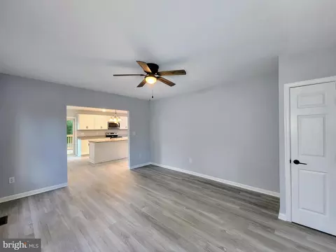 Living - 170 Delaware Ave, Laurel, DE 19956 photo 2 of 3