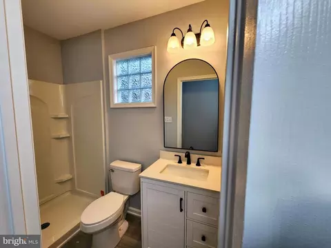Bath - 170 Delaware Ave, Laurel, DE 19956 photo 1 of 2