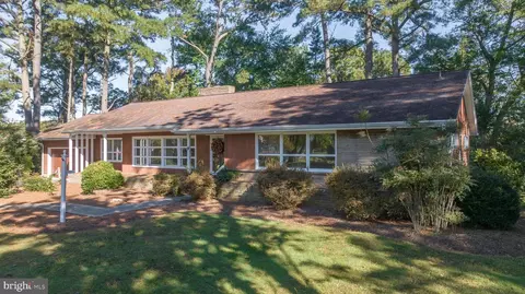 9 Oakland Ave, Ocean View, DE 19970