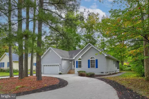 25 S Horseshoe Dr, Ocean View, DE 19970