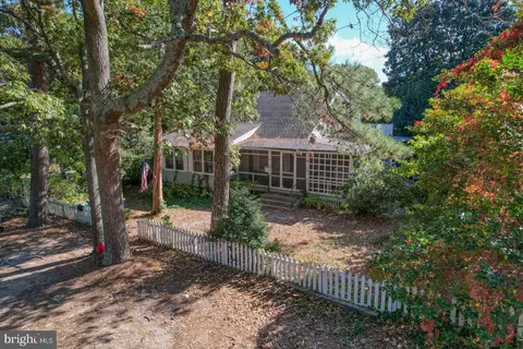 18 Henlopen Ave, Rehoboth Beach, DE 19971