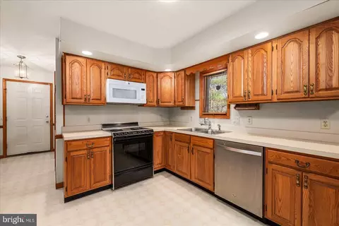 Kitchen - 31763 Diane Rd, Ocean View, DE 19970 photo 4 of 5