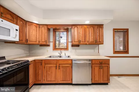 Kitchen - 31763 Diane Rd, Ocean View, DE 19970 photo 5 of 5