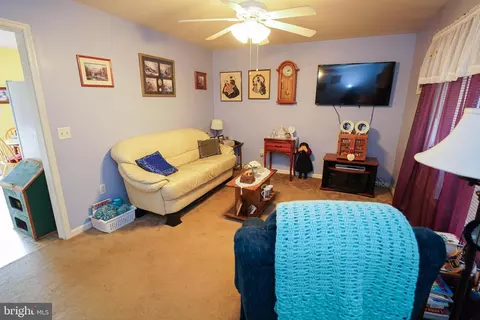 204 Filbert St, Laurel, DE 19956 photo 5
