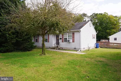 204 Filbert St, Laurel, DE 19956 photo 2