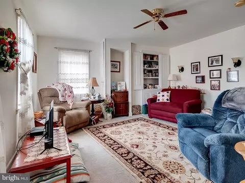 Living - 414 Union St, Milton, DE 19968 photo 1 of 2