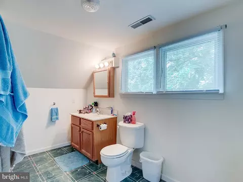 Bath - 414 Union St, Milton, DE 19968 photo 1 of 1