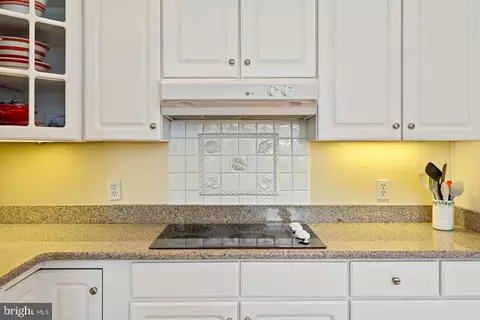 Kitchen - 29375 Colony Dr, Dagsboro, DE 19939 photo 4 of 5