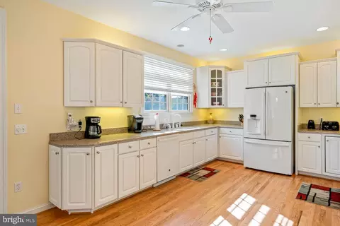 Kitchen - 29375 Colony Dr, Dagsboro, DE 19939 photo 3 of 5