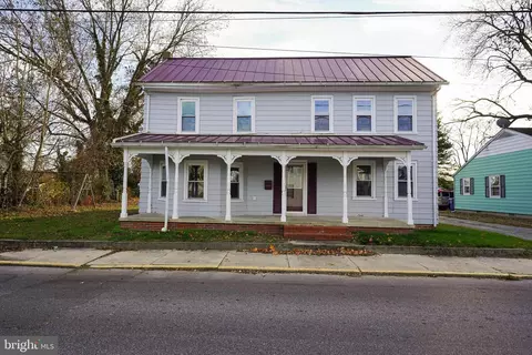 Exterior - 210 E 6th St, Laurel, DE 19956 photo 2 of 10