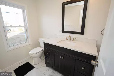 Bath - 210 E 6th St, Laurel, DE 19956 photo 8 of 11