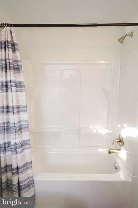 Bath - 210 E 6th St, Laurel, DE 19956 photo 7 of 11