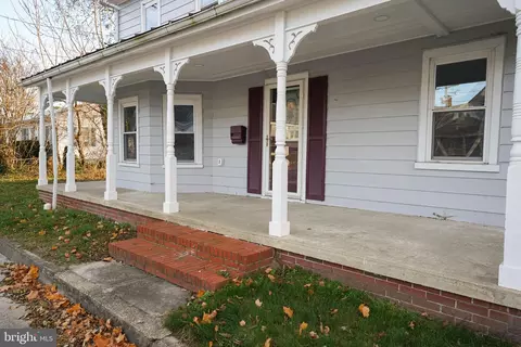 Exterior - 210 E 6th St, Laurel, DE 19956 photo 4 of 10