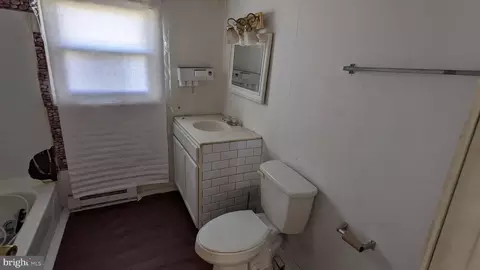 526 W 8th St, Laurel, DE 19956 photo 5