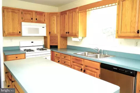 Kitchen - 24644 Peterkins Rd, Georgetown, DE 19947 photo 1 of 8