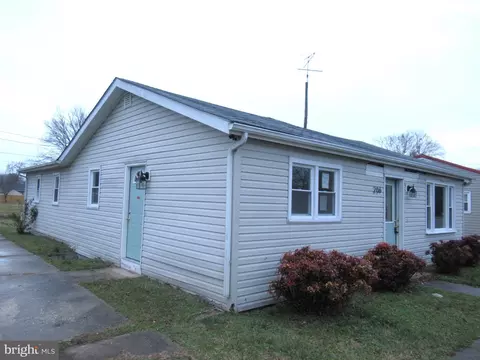 206 Pine St, Ellendale, DE 19941 photo 2