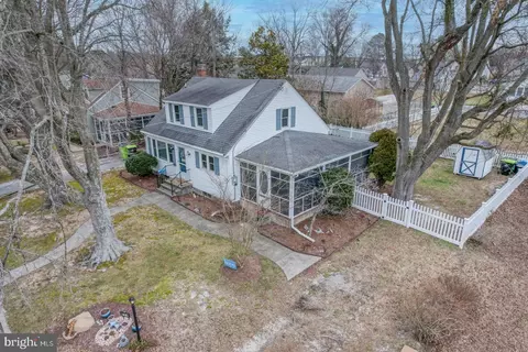 409 Pine St, Milton, DE 19968 photo 2