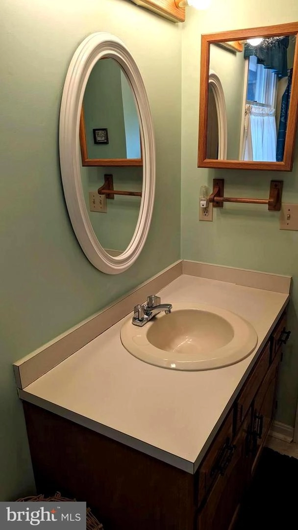 Bath - 37518 Susan St, Ocean View, DE 19970 photo 1 of 5