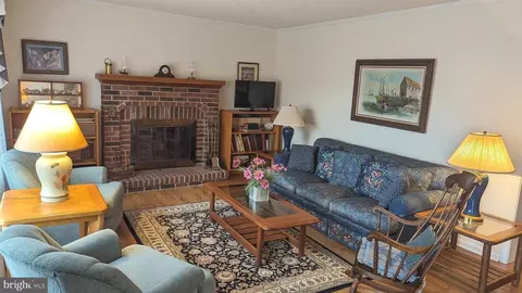 Living - 37518 Susan St, Ocean View, DE 19970 photo 1 of 3
